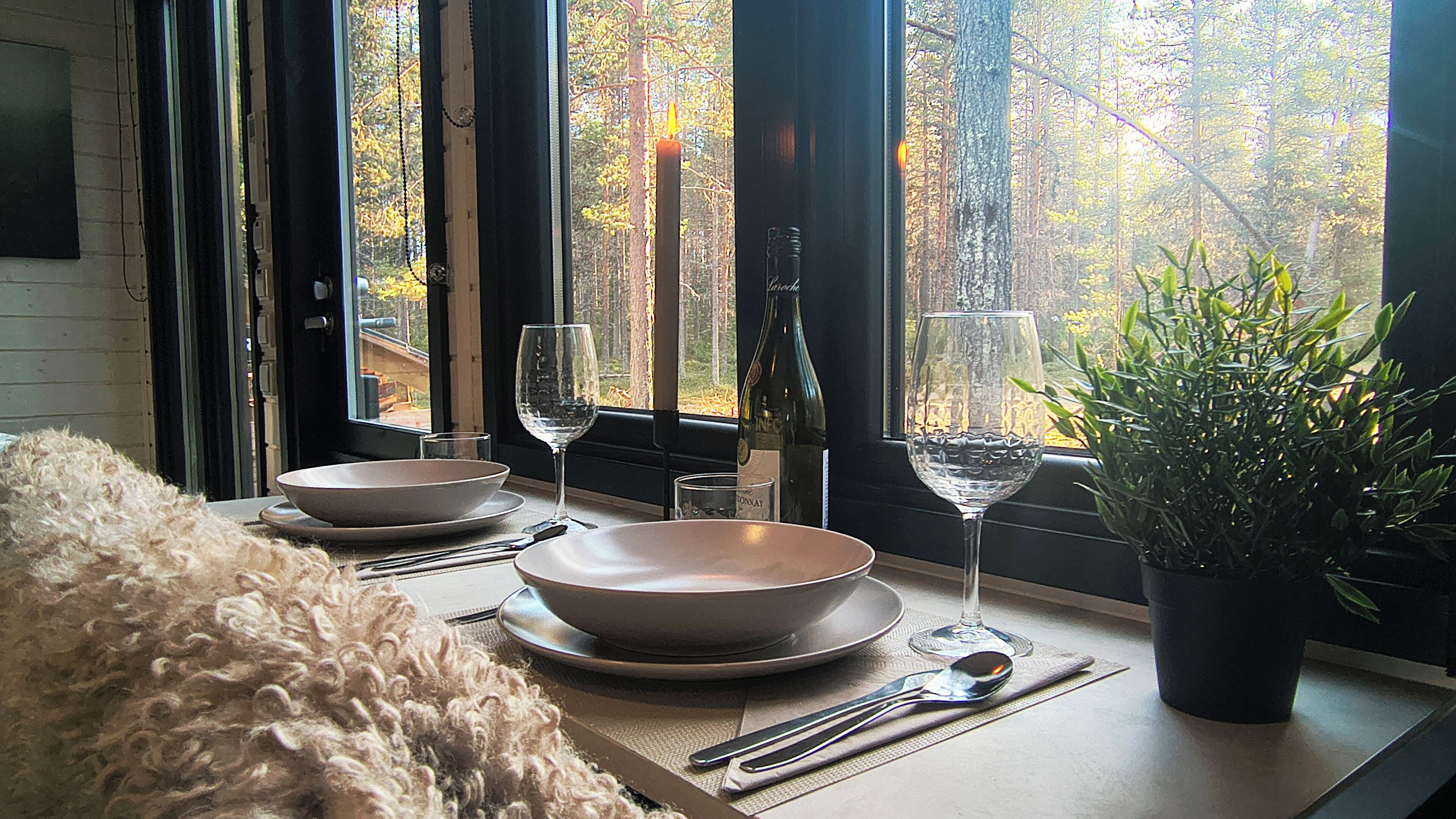 Chalet, terras, uitzicht op vallei | Woonruimte | Een open haard en vloerwarming