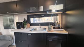 Chalet, patio, näköala laaksoon | Yksityinen keittiö | Uuni, liesi, kahvin-/teenkeitin, vedenkeitin