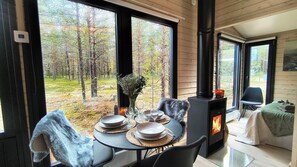 Superior-chalet, patio, näköala laaksoon | Oleskelualue