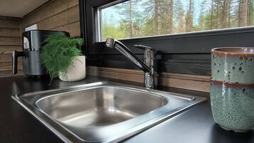 Chalet, patio, näköala laaksoon | Yksityinen keittiö | Uuni, liesi, kahvin-/teenkeitin, vedenkeitin