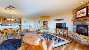 Una Smart TV, una chimenea