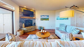 Smart TV, fireplace, printers - Reserve 36C • Top of the World • Hot Tub (Sugar Mountain)