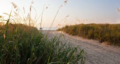 3 Bedroom apartment within 6 minute walk of the boardwalk & beach access!