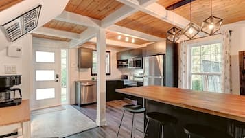 Køleskab, mikrobølgeovn, ovn, kogeplade