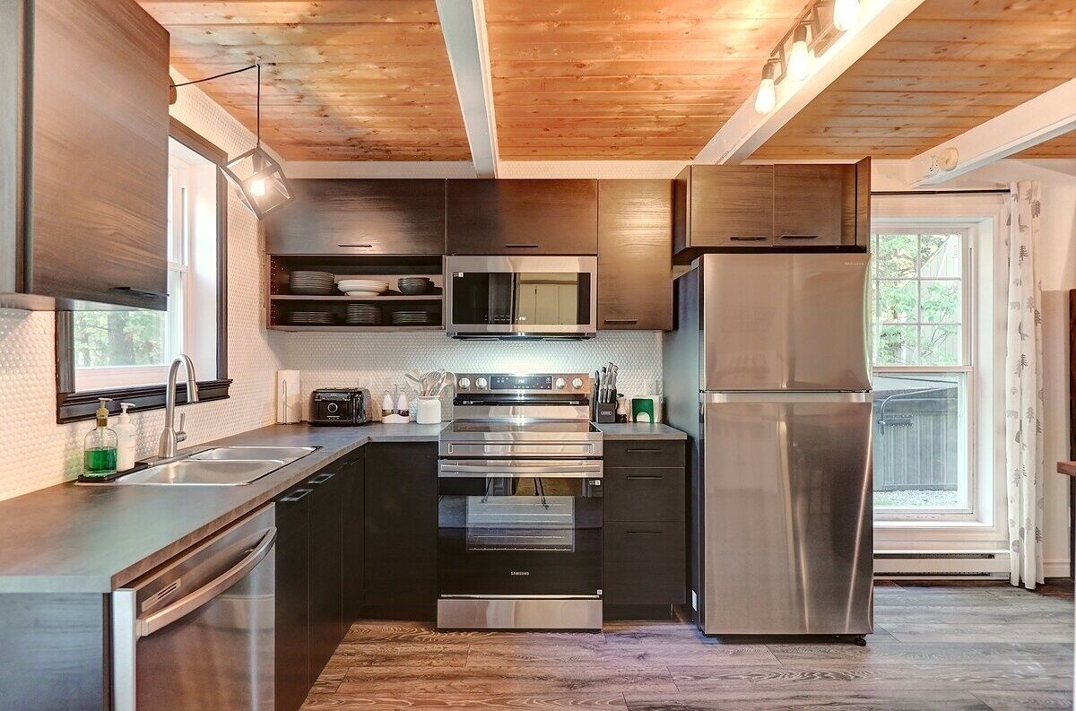 Kühlschrank, Mikrowelle, Ofen, Herdplatte