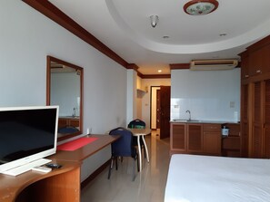 1 bedroom, bed sheets