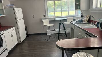 Micro-ondes, four, plaque de cuisson