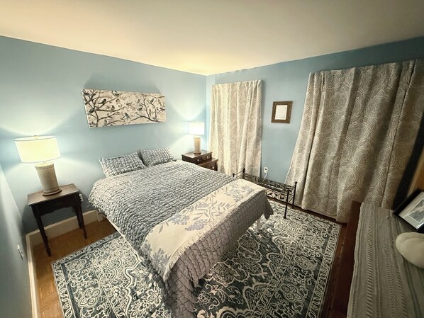 2 slaapkamers, een strijkplank/strijkijzer, gratis wifi, beddengoed