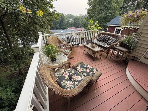Gallows Hill Guest House, Charming 2BR Apartment on Gallows Hill in Salem, MA