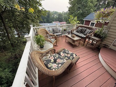 Gallows Hill Guest House, Charming 2BR Apartment on Gallows Hill in Salem, MA