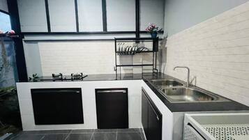 House, 3 Bedrooms, Smoking, Patio | Interior