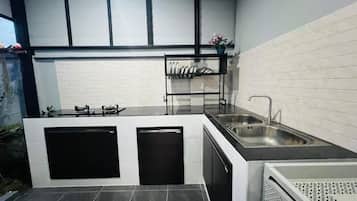 House, 3 Bedrooms, Smoking, Patio | Interior
