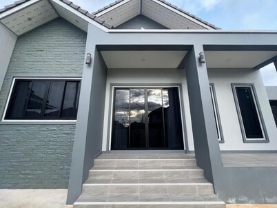 매솟의 홀리데이 홈