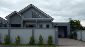 House, 3 Bedrooms, Smoking, Patio | Front of property - Holiday Home in Mae Sot (Mae Sot)