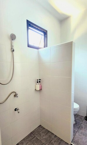 Villa, 3 Bedrooms | Bathroom - SRE Mae Sot - Entire Villa (Mae Sot)