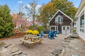 Outdoor dining - Quintessential Cape Porpoise Home with Water Views (Kennebunkport)