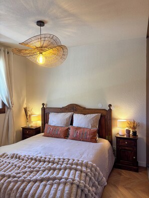 1 chambre, fer et planche à repasser, draps fournis