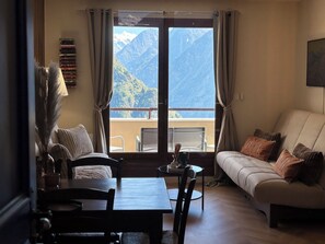 Smart TV, books - Cosy cocoon with breathtaking view + covered parking lot (Les Deux Alpes)