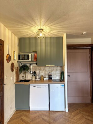 Micro-ondes, plaque de cuisson, lave-vaisselle
