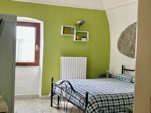 1 غرفة نوم ومكواة/لوح كي وواي فاي مجانًا وملاءات أسرّة