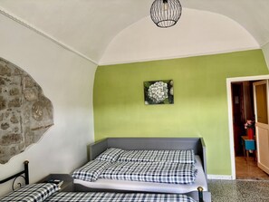 1 bedroom, iron/ironing board, free WiFi, bed sheets - aCasetta – A/C & Charm in Medieval Center (Viterbo)