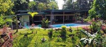 Delightful 1-bedroom cabin with kitchen ocean view and pool near PAVONES