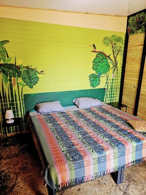 3 عدّة غرف نوم ومكواة/لوح كي وواي فاي وملاءات أسرّة