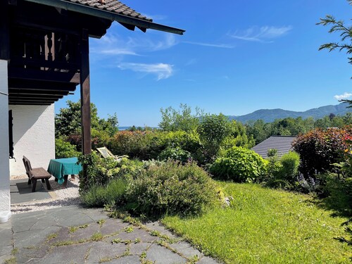 Charming vacation home on Lake Attersee