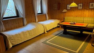 4 Schlafzimmer, Bügeleisen/Bügelbrett, Internetzugang, Bettwäsche