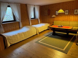 4 Schlafzimmer, Bügeleisen/Bügelbrett, Internetzugang, Bettwäsche
