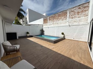 Outdoor pool - Lovely 4-bedroom house with AC in Mazatlán 4 blocks from the Beach - Golden zone (Mazatlán)