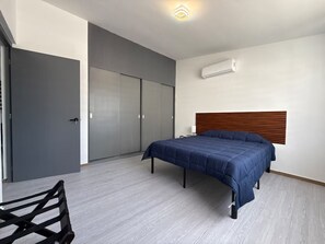 4 bedrooms, iron/ironing board, free WiFi