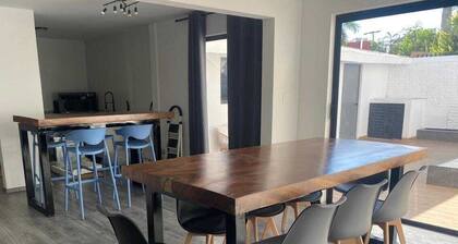 Lovely 4-bedroom house with AC in Mazatlán 4 blocks from the Beach - Golden zone