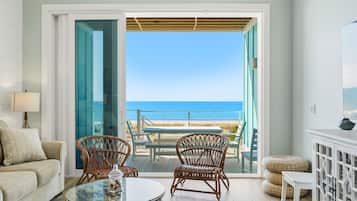 Smart TV, videojuegos, reproductor de DVD y futbolito