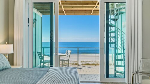 Stunning New Beachfront -Rooftop Deck -Private Beach Path -Rec Room -Elevator
