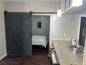 2 室のベッドルーム、アイロン / アイロン台、インターネット、ベッドシーツ