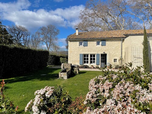 Drôme Provençale Maison indépendante au sein d'une propriété 18ème, accès Tennis