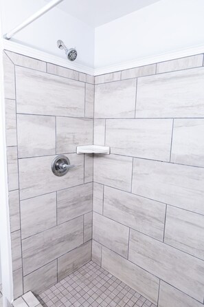 Dusche, Handtücher, Seife, Shampoo
