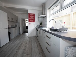 Private kitchen - Ensuite3 Woodhouse private bath 2kitchen (Stoke-on-Trent)