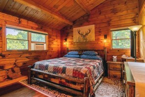 4 bedrooms, desk, iron/ironing board, free WiFi