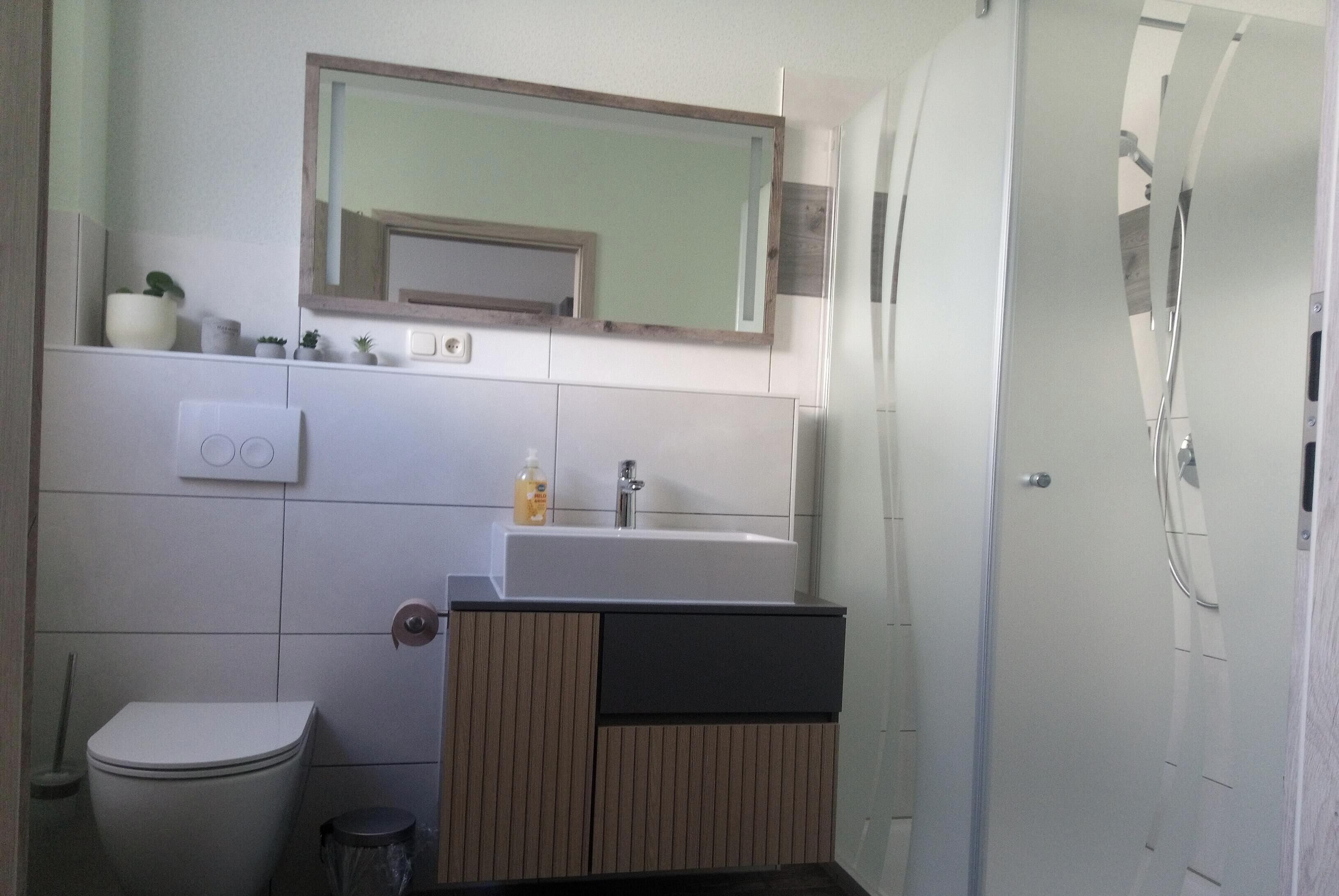 Dusche, Handtücher, Seife, Toilettenpapier