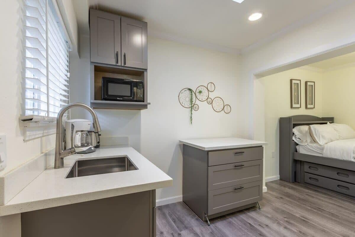 2 bedrooms, laptop workspace, iron/ironing board, bed sheets