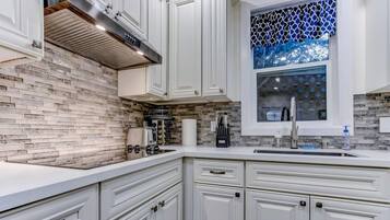 Apartment (2 Bedrooms) | Private kitchen | Fridge, microwave, coffee/tea maker, toaster