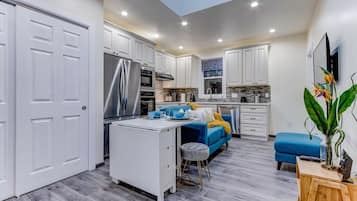 Apartment (2 Bedrooms) | Living area