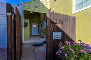 A wooden gate with a sign reading "452" and "Security Cameras In Use." - @ Marbella Lane - Bright and Cozy Home Near SFO (San Mateo)
