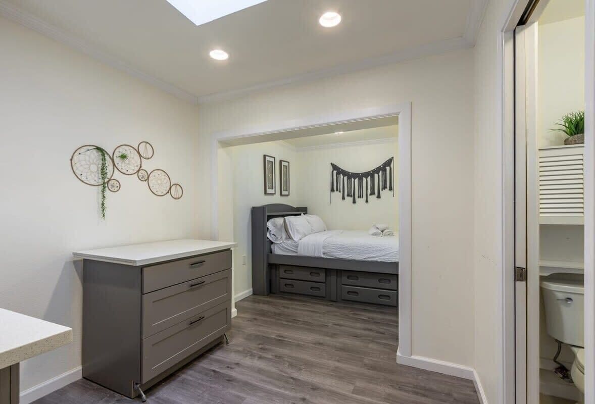 Apartment | 2 bedrooms, laptop workspace, iron/ironing board, bed sheets