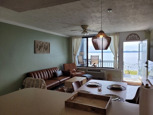 romantic get away for 2 right on the Ochlockonee river