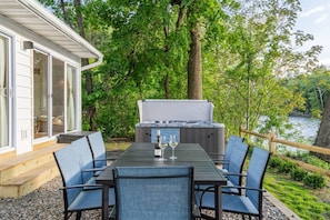 Outdoor dining - Riverfront 4BR | Winter Views & Hot Tub (Saugerties)