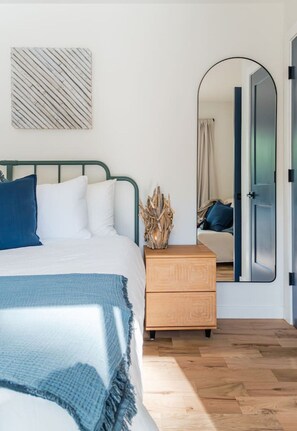 Desk, iron/ironing board, travel cot, WiFi