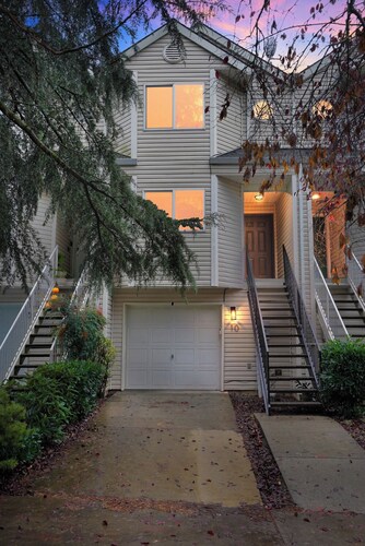 Enchanting 2-bedroom townhome in Portland